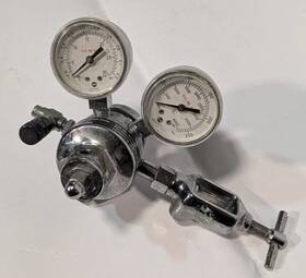 477422 Ciba Corning Diagnostics Dual Stage Pressure Regulator For N2 O2 Co2