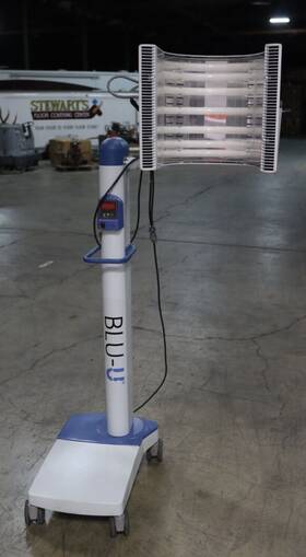4170-1s Dusa Blu Blue Light Photodynamic Therapy System 4170-1s Dusa Blu Blue Light Photodynamic Therapy System