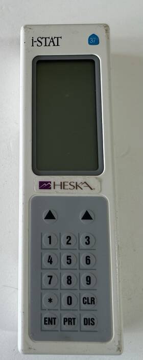 2-5436 I-stat Heska Portable Clinical Analyzer Handheld Lab Device Powers On Inch Wait