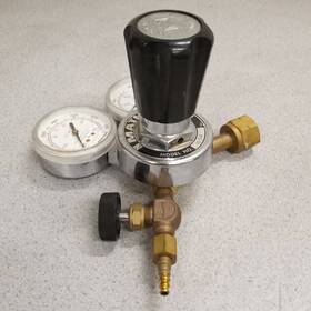1l-350 Matheson Regulator With 2 Gauges 1l-350 Matheson Regulator With 2 Gauges
