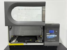 M1282-0000 New Brunswick Scientific Innova 44 Incubator Incubated Shaker