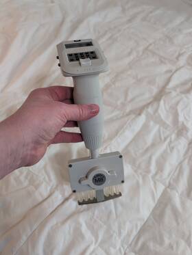 Edp-m8 Rainin Edp M8 Electronic Digital Pipette 8 Channel No Charger Untested