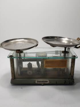 117364 The Torsion Scale Company Vintage Balance Co Il-1 Lab Glass Case Dual Pan Scientific