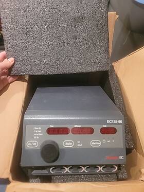 Ec135-90 Thermo Electron Electrophoresis Dual Power Supply Ec135-90 Thermo Electron Electrophoresis Dual Power Supply