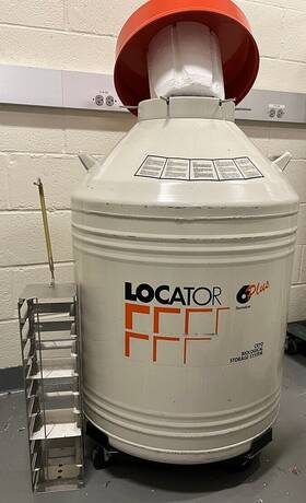 8147 Thermolyne Locator 6 Plus Liquid Nitrogen Cryostorage With Racks And Cart