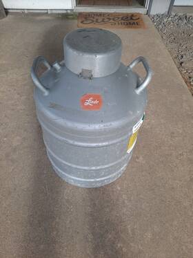 Xr-16 Union Carbide Linde Liquid Nitrogen Tank 23 Inch X 17 Dia