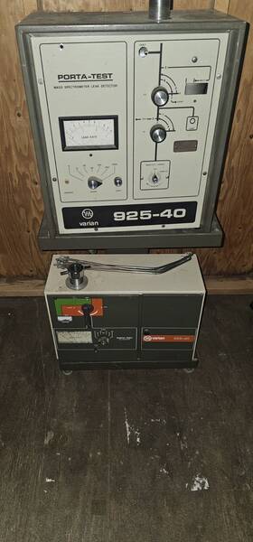 925-40 Varian 936-40 Porta-test Vacuum Helium Leak Detector And With Stand 925-40 Varian 936-40 Porta-test Vacuum Helium Leak Detector And With Stand