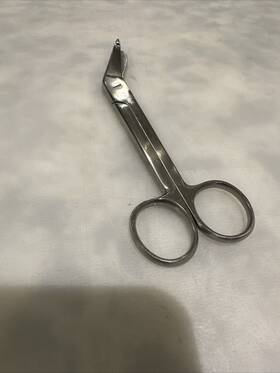 Su2007 Weck V. Mueller Surgical Bandage Scissors