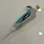 Thermo Labsystems Finnpipette 1-10 Ul. Fixed Price $45.00.
