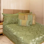 6 Pce Boston Aloe Jacquard Comforter Set. Fixed Price $115.31.